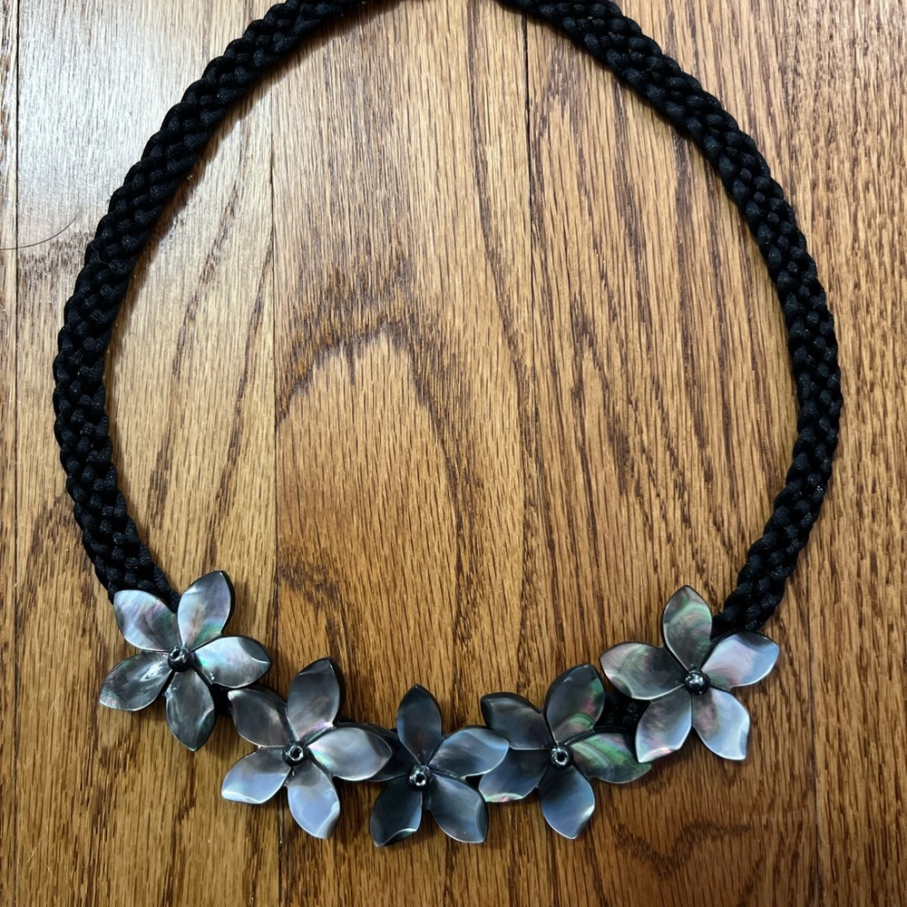 Shining Ebony Mother-of-Pearl Polynesian Necklace